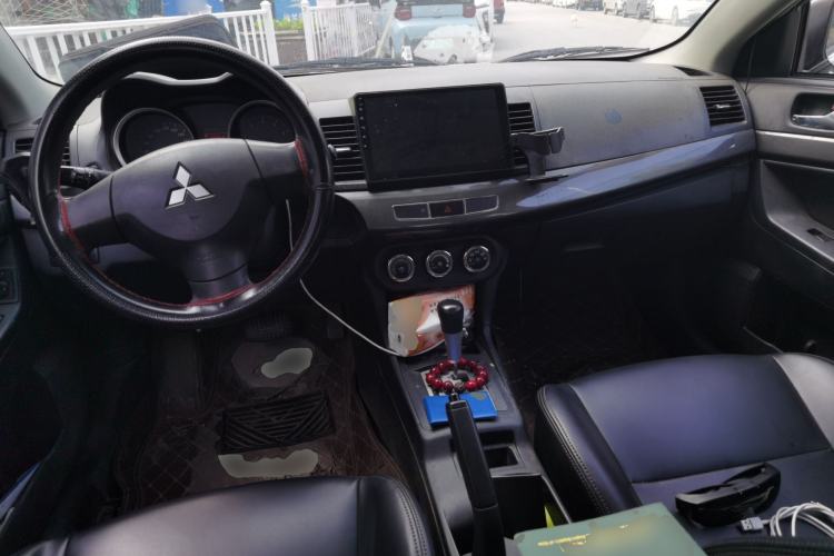 Used Mitsubishi Lancer EX 2013 Fashion Edition 1.8L CVT Comfort Version Center Console
