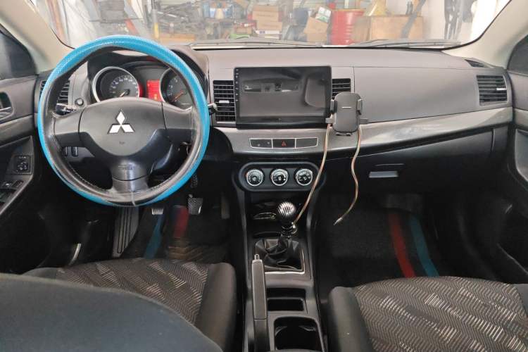 Used Mitsubishi Lancer EX 2013 Fashion Edition 1.8L Manual Comfort Version Center Console
