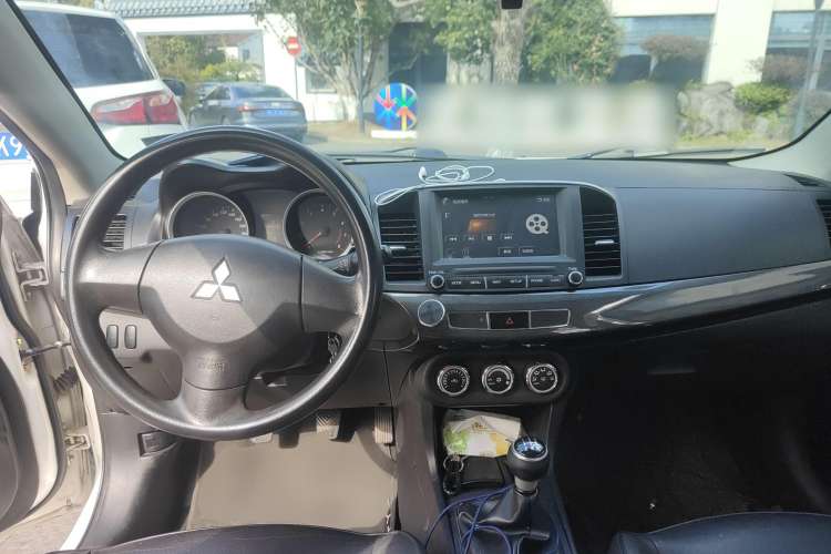 Used Mitsubishi Lancer EX 2013 Fashion Edition 1.8L Manual Comfort Version Center Console