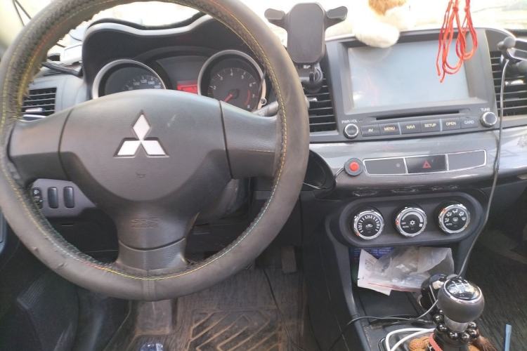 Used Mitsubishi Lancer EX 2013 Fashion Edition 1.8L Manual Comfort Version Center Console