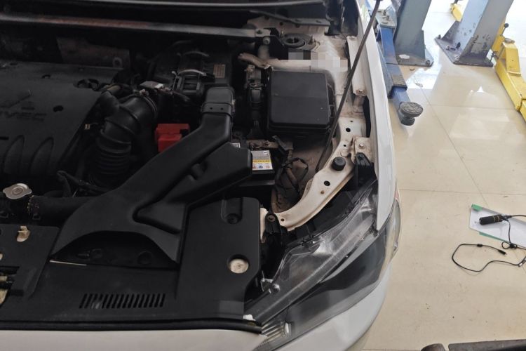 Used Mitsubishi Lancer EX 2013 Fashion Edition 1.8L Manual Comfort Version Engine Bay Left
