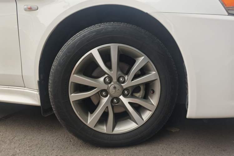 Used Mitsubishi Lancer EX 2013 Fashion Edition 1.8L Manual Comfort Version Exterior 1