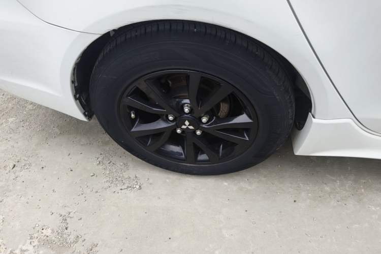 Used Mitsubishi Lancer EX 2013 Xinyuan Edition 2.0L CVT Flagship Model Exterior 5