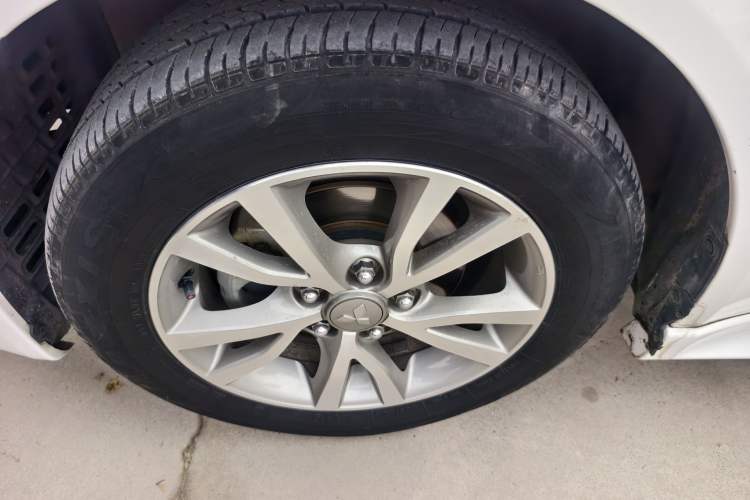 Used Mitsubishi Lancer EX 2013 Fashion Edition 1.8L Manual Comfort Version Exterior 6