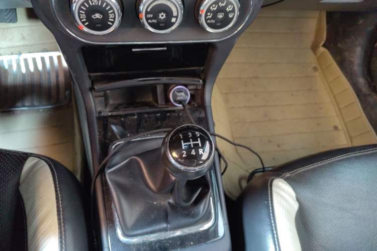 Used Mitsubishi Lancer EX 2013 Chasing Edition 1.8L Manual Luxury Model Gear Lever