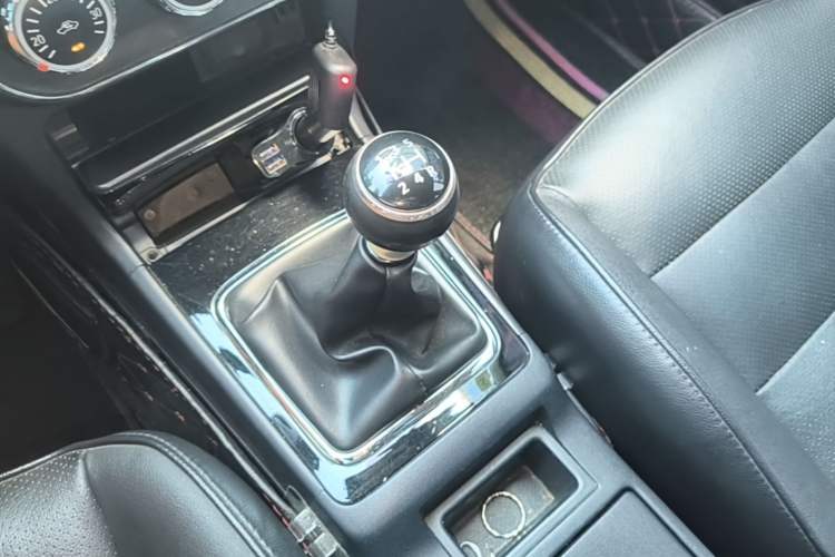 Used Mitsubishi Lancer EX 2013 Style Edition 1.6L Manual Luxury Model Gear Lever
