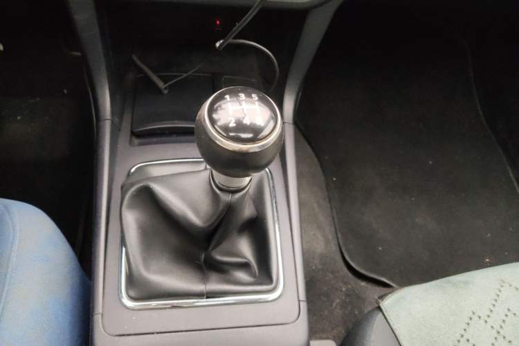 Used Mitsubishi Lancer EX 2013 Fashion Edition 1.8L Manual Comfort Version Gear Lever