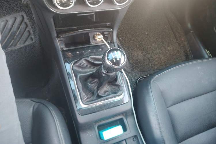 Used Mitsubishi Lancer EX 2013 Chasing Edition 1.8L Manual Luxury Model Gear Lever