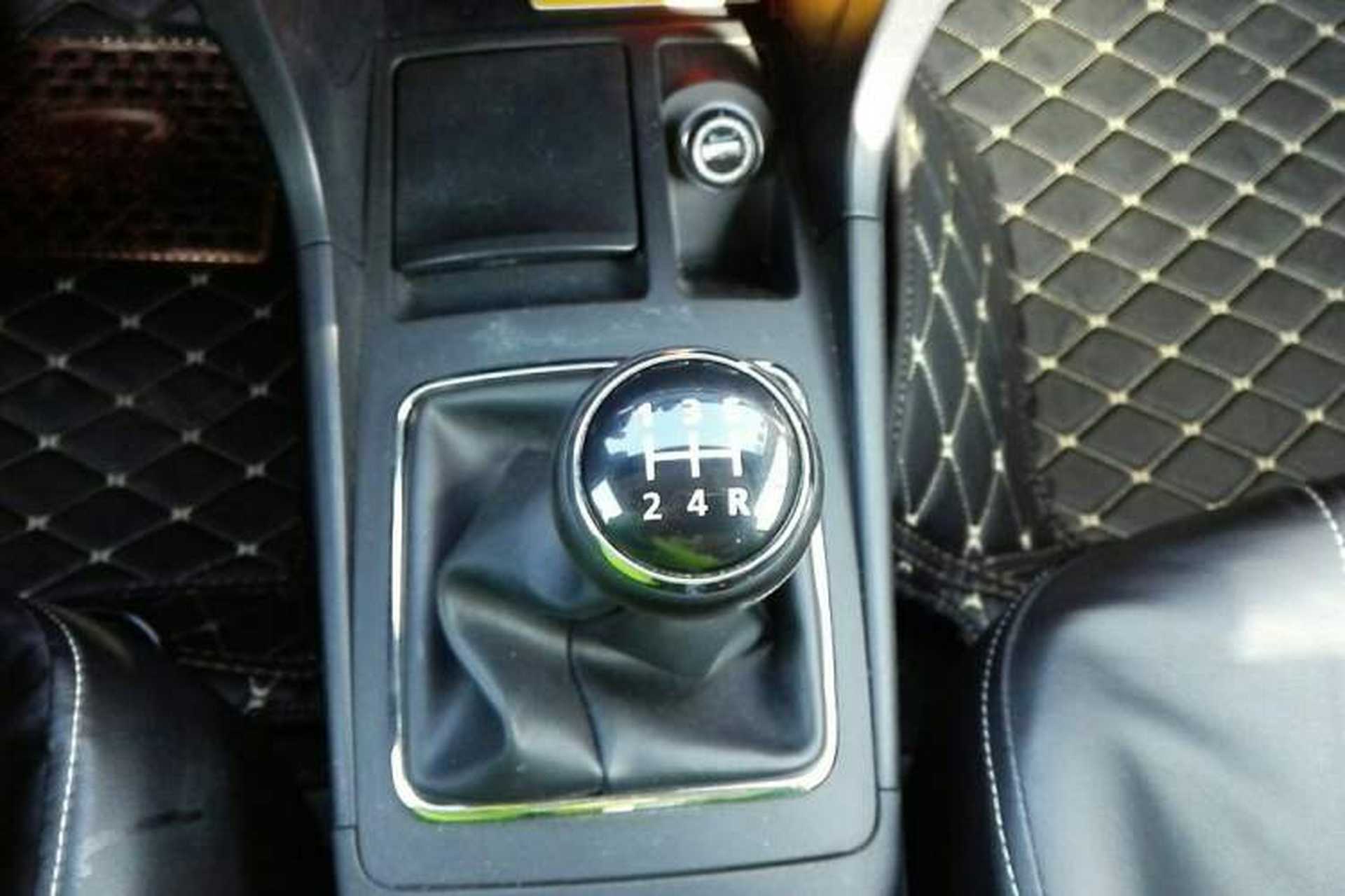 Used Mitsubishi Lancer EX 2013 Xinyuan Edition 2.0L Manual Comfort Model Gear Lever