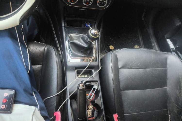 Used Mitsubishi Lancer EX 2013 Chasing Edition 1.8L Manual Luxury Model Gear Lever