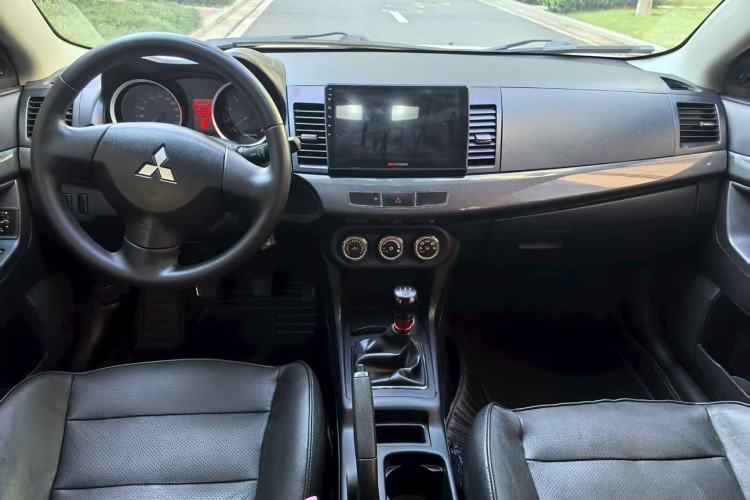 Used Mitsubishi Lancer EX 2013 Fashion Edition 1.8L Manual Comfort Version Interior 1