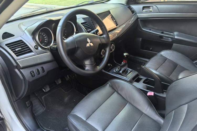 Used Mitsubishi Lancer EX 2013 Fashion Edition 1.8L Manual Comfort Version Interior 2