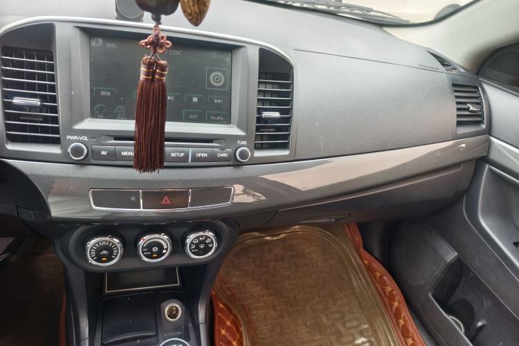 Used Mitsubishi Lancer EX 2013 Fashion Edition 1.8L Manual Comfort Version Interior 3