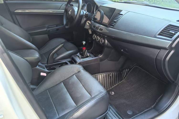 Used Mitsubishi Lancer EX 2013 Fashion Edition 1.8L Manual Comfort Version Interior 4