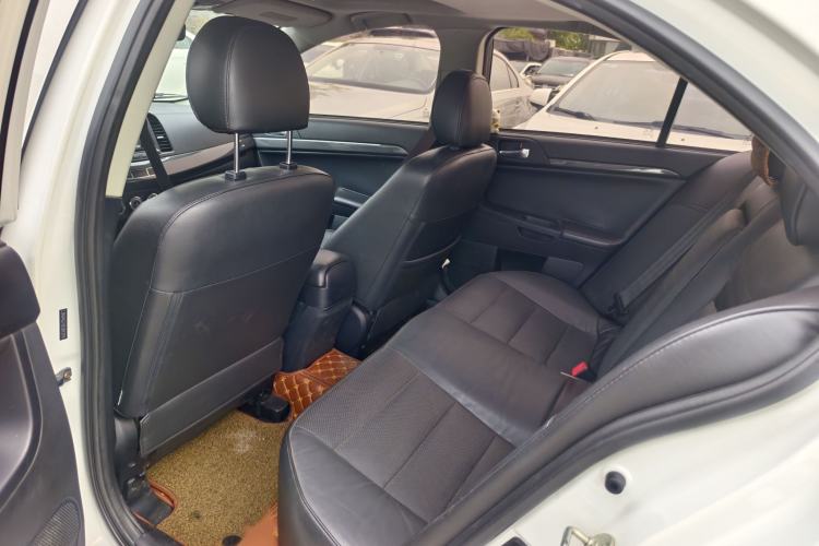 Used Mitsubishi Lancer EX 2013 Fashion Edition 1.8L Manual Comfort Version Interior 6