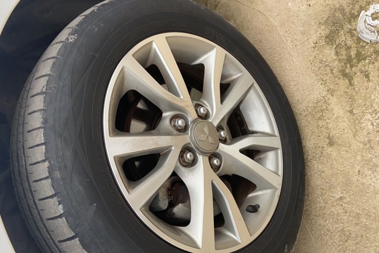 Used Mitsubishi Lancer EX 2013 Fashion Edition 1.8L CVT Comfort Version Left Front Wheel Hub