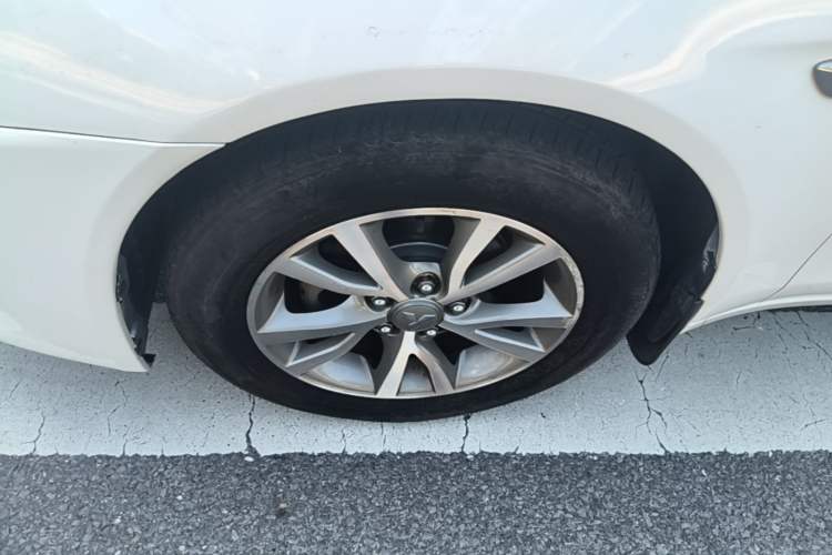 Used Mitsubishi Lancer EX 2013 Style Edition 1.6L Manual Luxury Model Left Front Wheel Hub