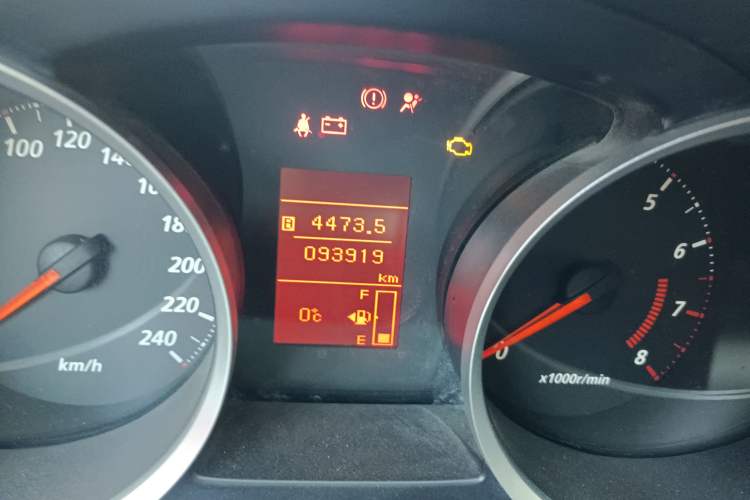 Used Mitsubishi Lancer EX 2013 Style Edition 1.6L Manual Classic Model Odometer Close Up