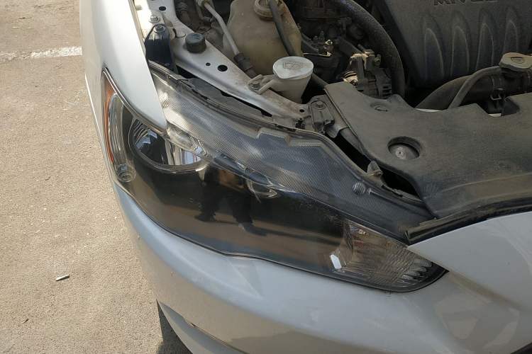 Used Mitsubishi Lancer EX 2013 Style Edition 1.6L Manual Luxury Model Right Front Headlight