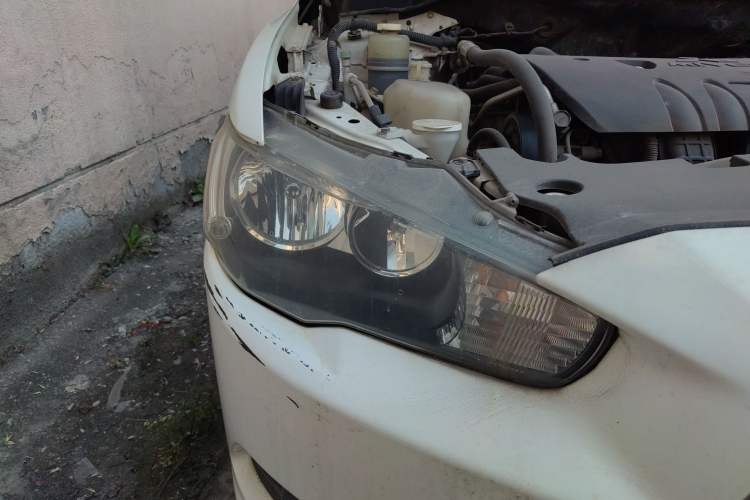 Used Mitsubishi Lancer EX 2013 Chasing Edition 1.8L Manual Luxury Model Right Front Headlight