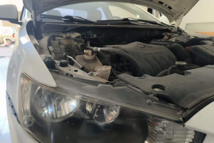 Used Mitsubishi Lancer EX 2013 Style Edition 1.6L Manual Classic Model Right Front Headlight