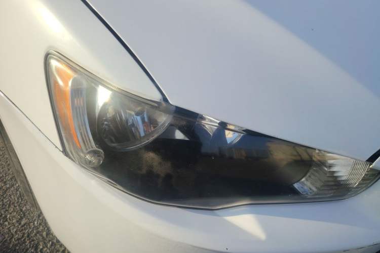 Used Mitsubishi Lancer EX 2013 Chasing Edition 1.8L Manual Luxury Model Right Front Headlight