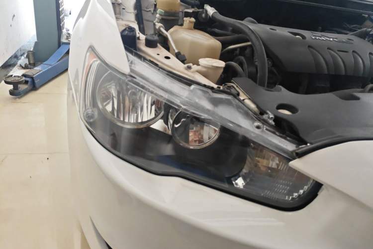 Used Mitsubishi Lancer EX 2013 Fashion Edition 1.8L Manual Comfort Version Right Front Headlight