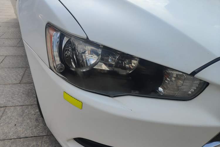 Used Mitsubishi Lancer EX 2013 Fashion Edition 1.8L Manual Comfort Version Right Front Headlight