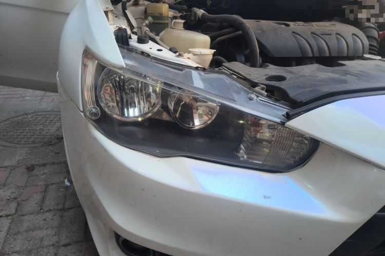Used Mitsubishi Lancer EX 2013 Chasing Edition 1.8L Manual Luxury Model Right Front Headlight