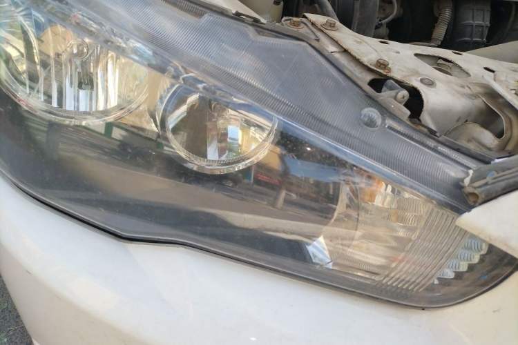 Used Mitsubishi Lancer EX 2013 Fashion Edition 1.8L Manual Comfort Version Right Front Headlight