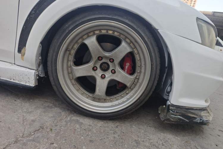 Used Mitsubishi Lancer EX  Right Front Wheel Hub