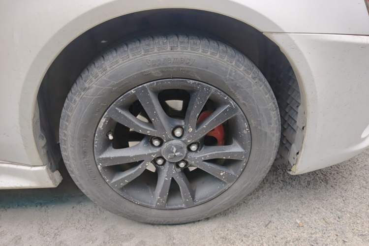 Used Mitsubishi Lancer EX 2013 Style Edition 1.6L Manual Classic Model Right Front Wheel Hub