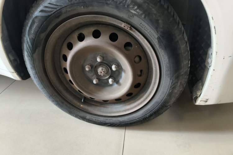 Used Mitsubishi Lancer EX 2013 Style Edition 1.6L Manual Classic Model Right Front Wheel Hub