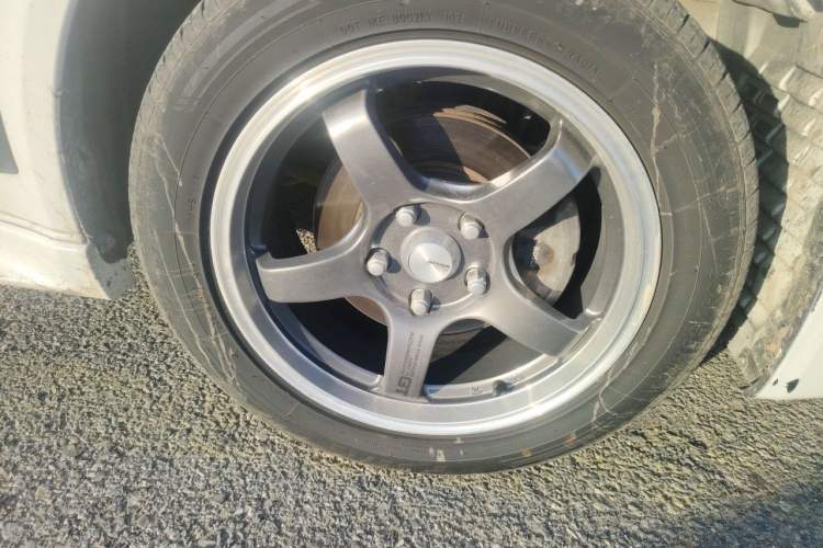 Used Mitsubishi Lancer EX 2013 Chasing Edition 1.8L Manual Luxury Model Right Front Wheel Hub