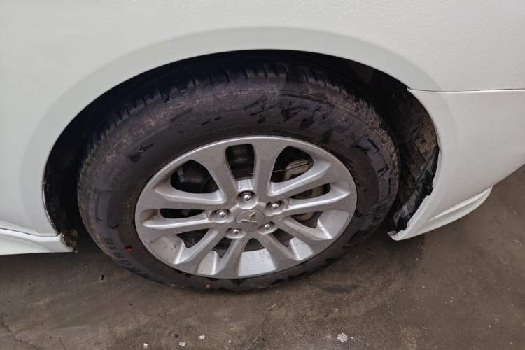 Used Mitsubishi Lancer EX 2013 Fashion Edition 1.8L CVT Comfort Version Right Front Wheel Hub
