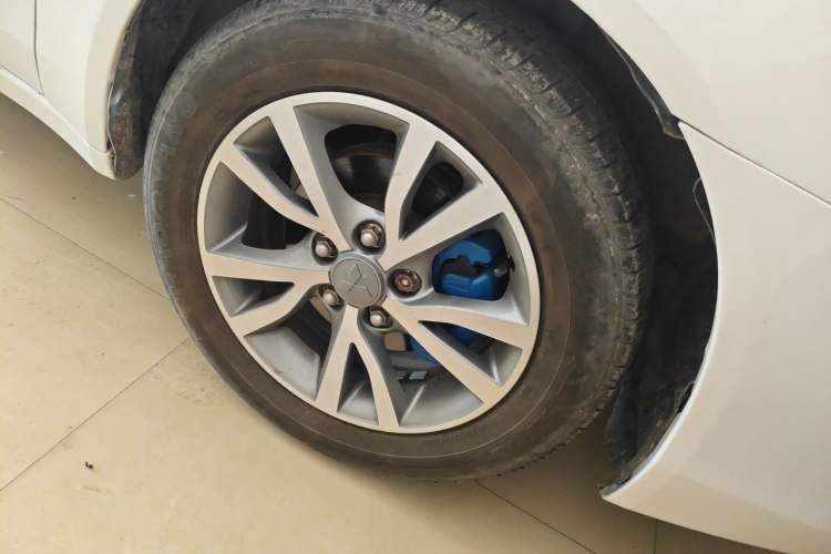 Used Mitsubishi Lancer EX 2013 Fashion Edition 1.8L Manual Comfort Version Right Front Wheel Hub