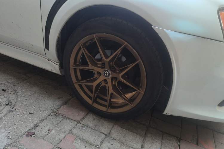 Used Mitsubishi Lancer EX 2013 Chasing Edition 1.8L Manual Luxury Model Right Front Wheel Hub
