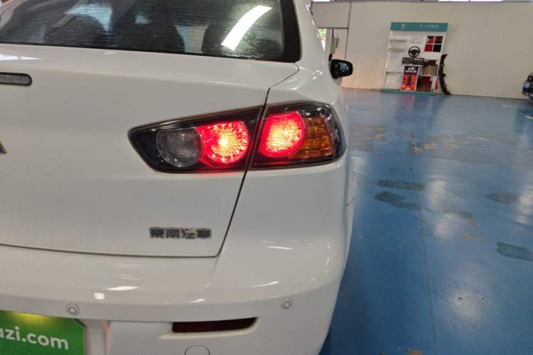 Used Mitsubishi Lancer EX 2013 Chasing Edition 1.8L Manual Luxury Model Right Rear Taillight