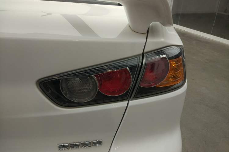 Used Mitsubishi Lancer EX 2013 Fashion Edition 1.8L CVT Comfort Version Right Rear Taillight
