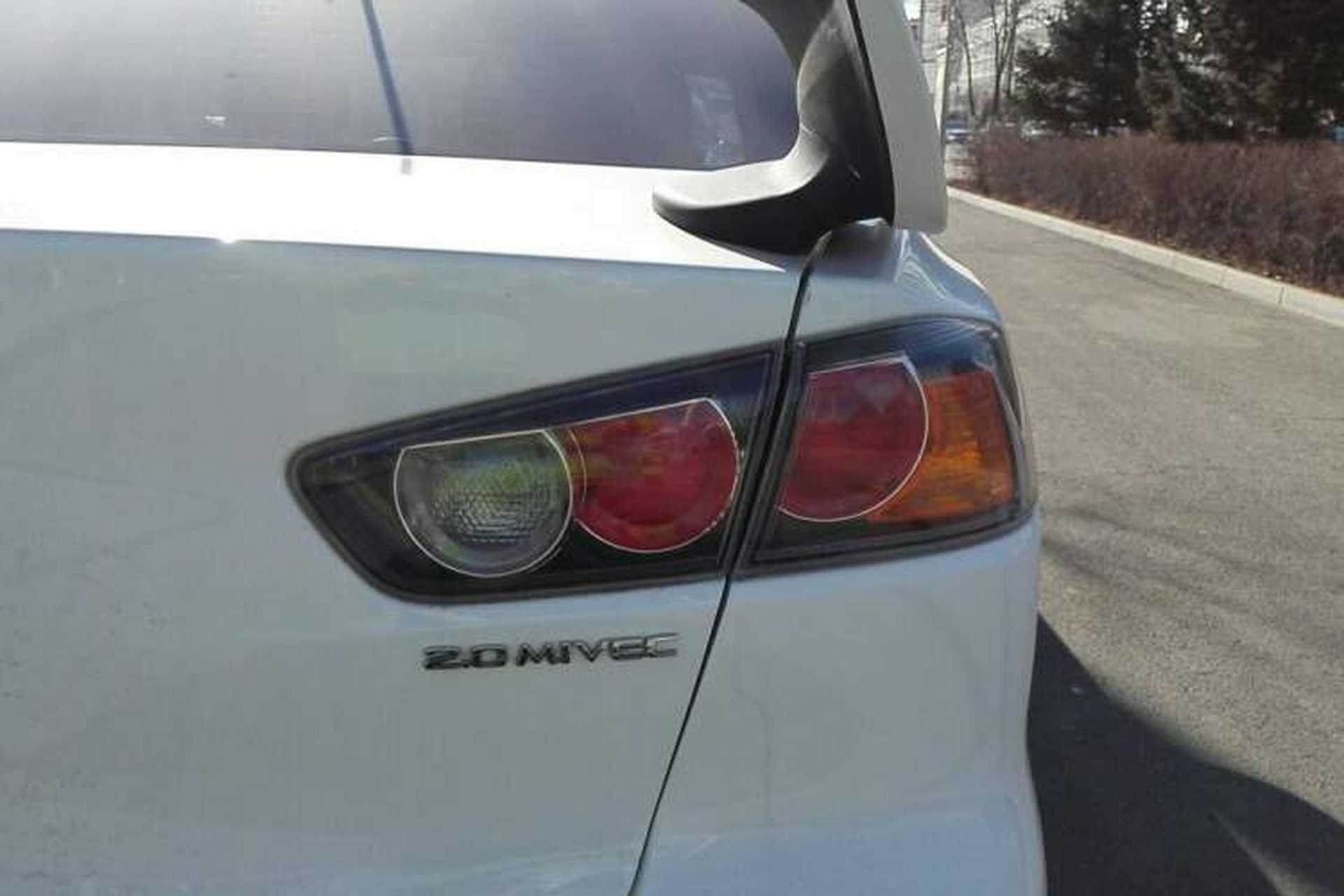 Used Mitsubishi Lancer EX 2013 Xinyuan Edition 2.0L Manual Comfort Model Right Rear Taillight