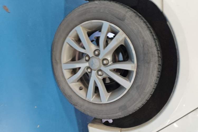 Used Mitsubishi Lancer EX 2013 Chasing Edition 1.8L Manual Luxury Model Right Rear Wheel Hub