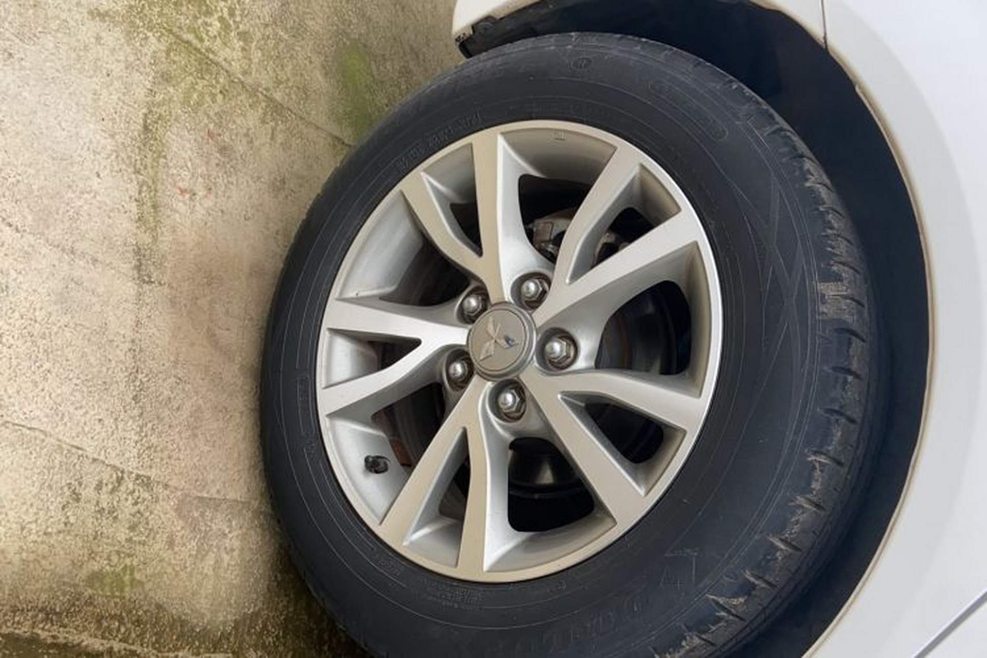 Used Mitsubishi Lancer EX 2013 Fashion Edition 1.8L CVT Comfort Version Right Rear Wheel Hub