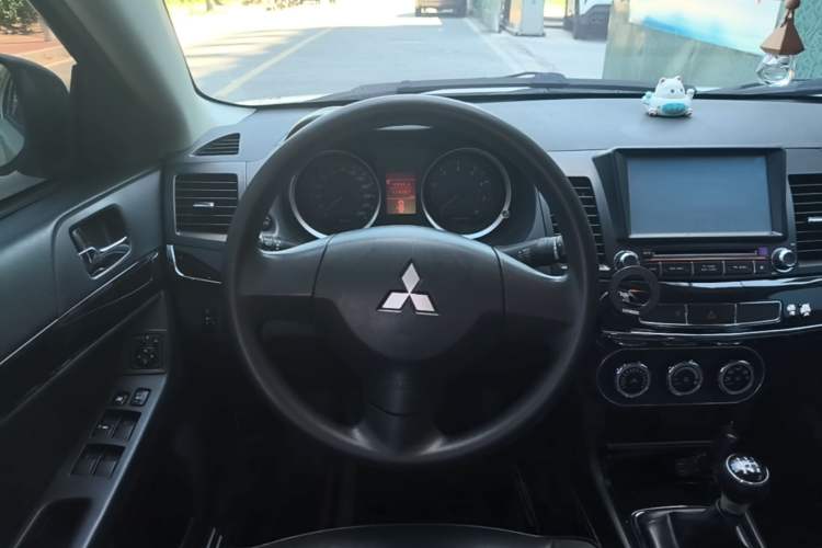 Used Mitsubishi Lancer EX 2013 Style Edition 1.6L Manual Luxury Model Steering Wheel