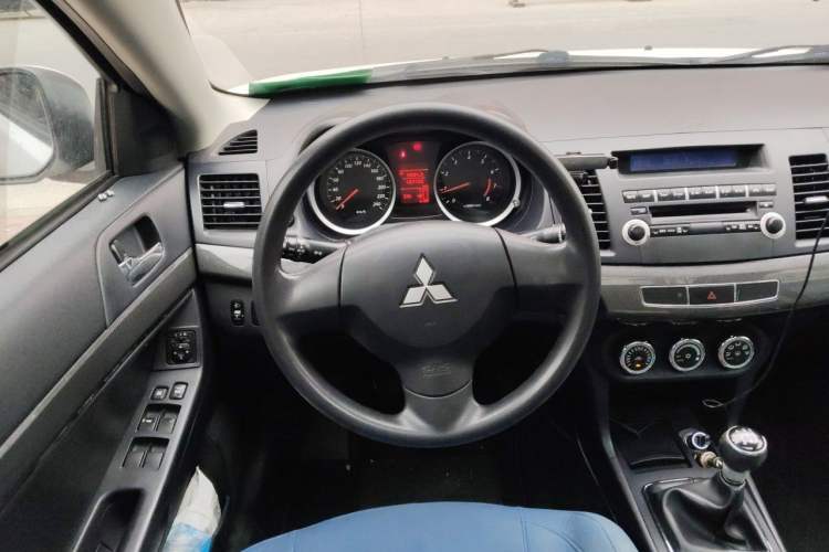 Used Mitsubishi Lancer EX 2013 Fashion Edition 1.8L Manual Comfort Version Steering Wheel
