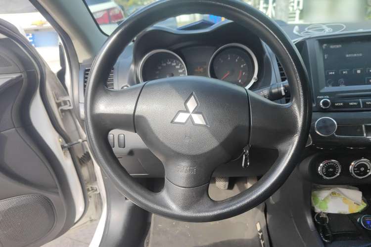 Used Mitsubishi Lancer EX 2013 Fashion Edition 1.8L Manual Comfort Version Steering Wheel