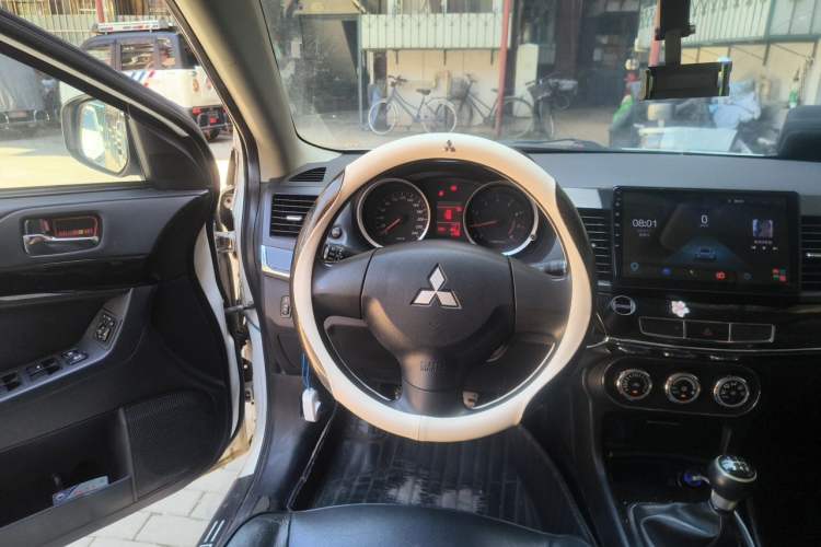 Used Mitsubishi Lancer EX 2013 Chasing Edition 1.8L Manual Luxury Model Steering Wheel