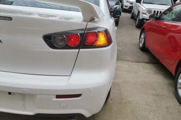 Used Mitsubishi Lancer EX 2014 Racing Edition 1.8L CVT Comfort Model Exterior 6
