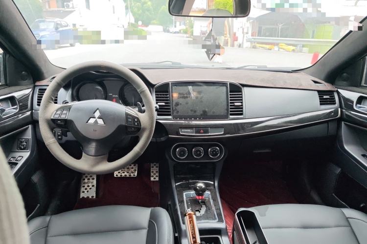 Used Mitsubishi Lancer EX 2015 1.8L CVT ZhiShang Edition China IV Standard Center Console