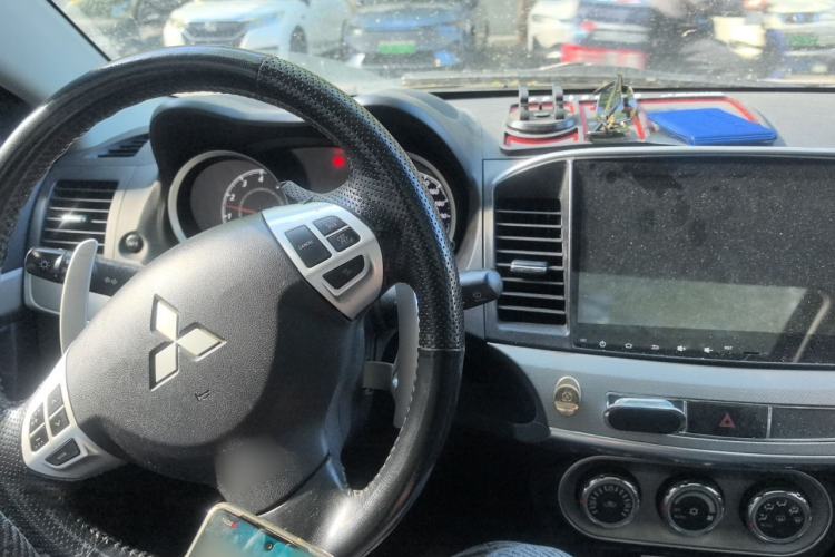 Used Mitsubishi Lancer EX 2015 1.8L CVT ZhiShang Edition China V Standard Center Console