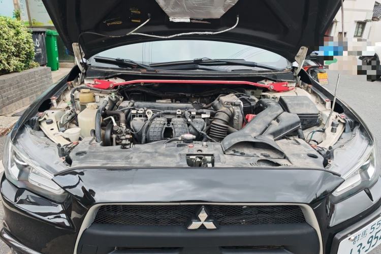 Used Mitsubishi Lancer EX 2015 1.8L CVT ZhiShang Edition China IV Standard Engine Bay